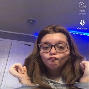 Meet your Posher, Dominique